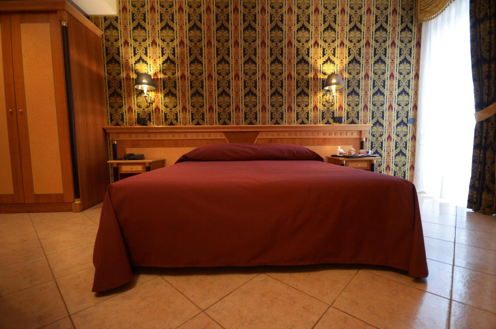 San Giovanni Rotondo Palace - Alihotels Bagian luar foto
