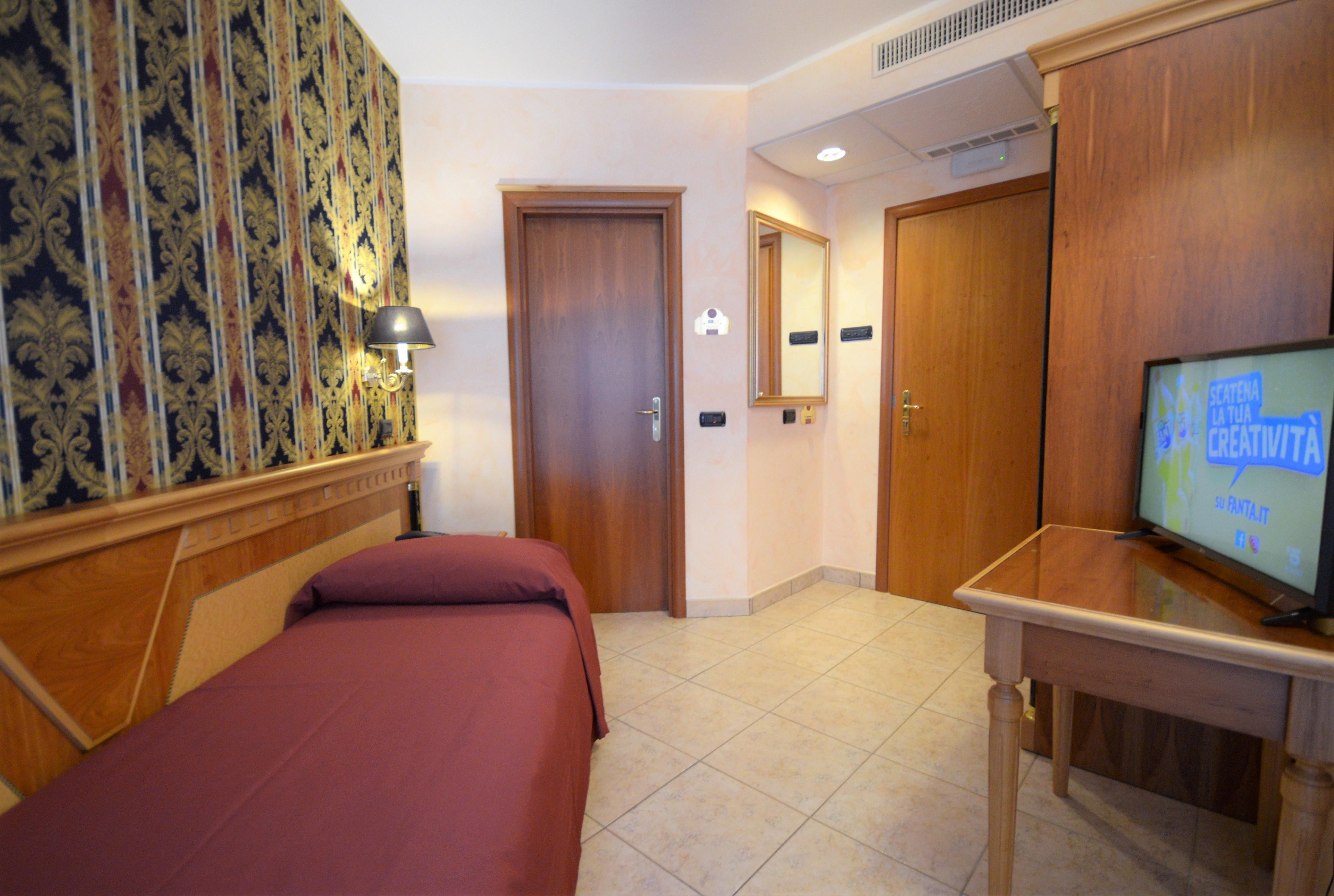 San Giovanni Rotondo Palace - Alihotels Bagian luar foto