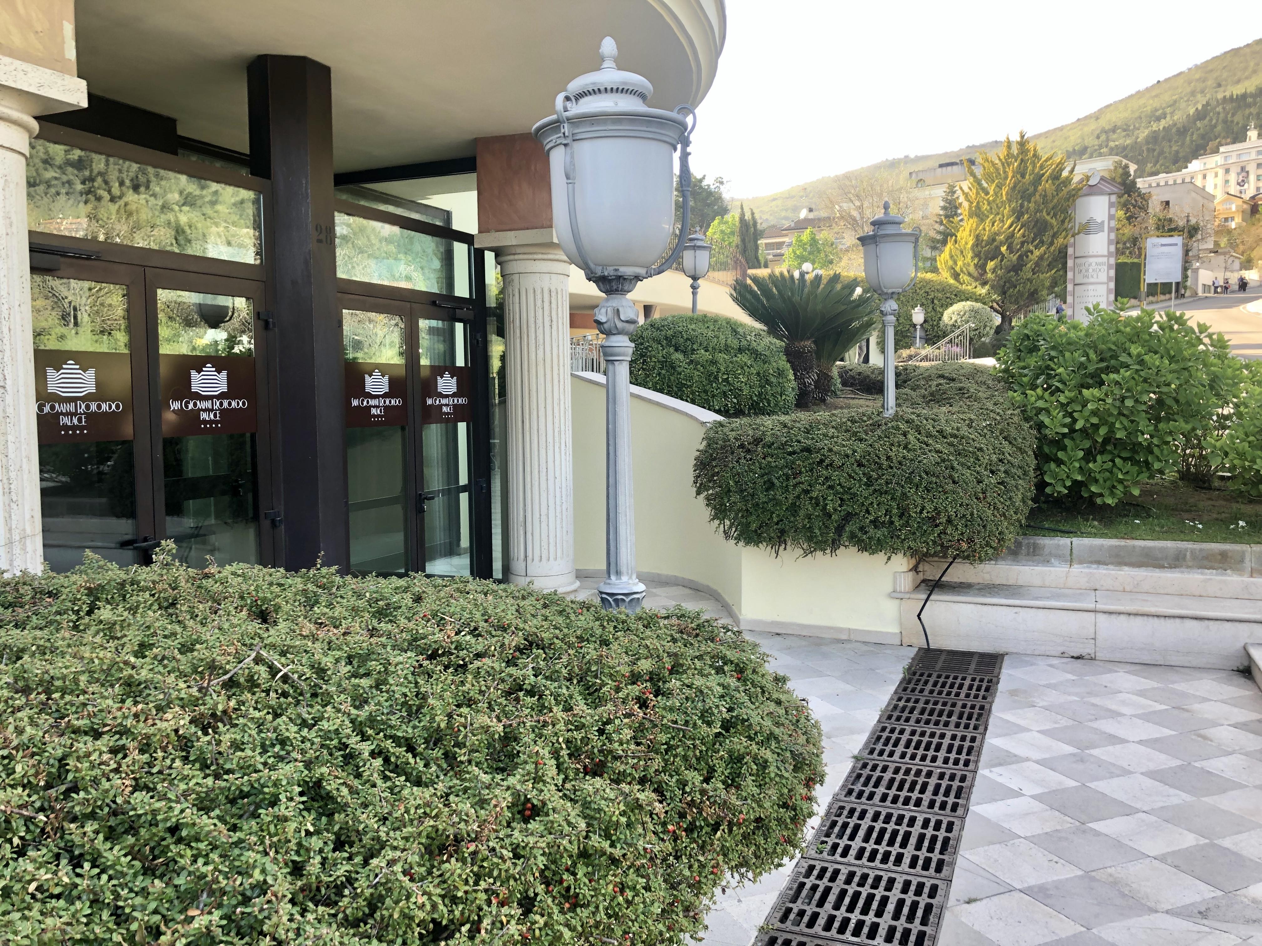 San Giovanni Rotondo Palace - Alihotels Bagian luar foto