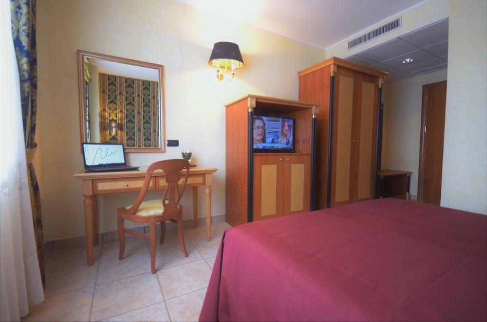 San Giovanni Rotondo Palace - Alihotels Bagian luar foto