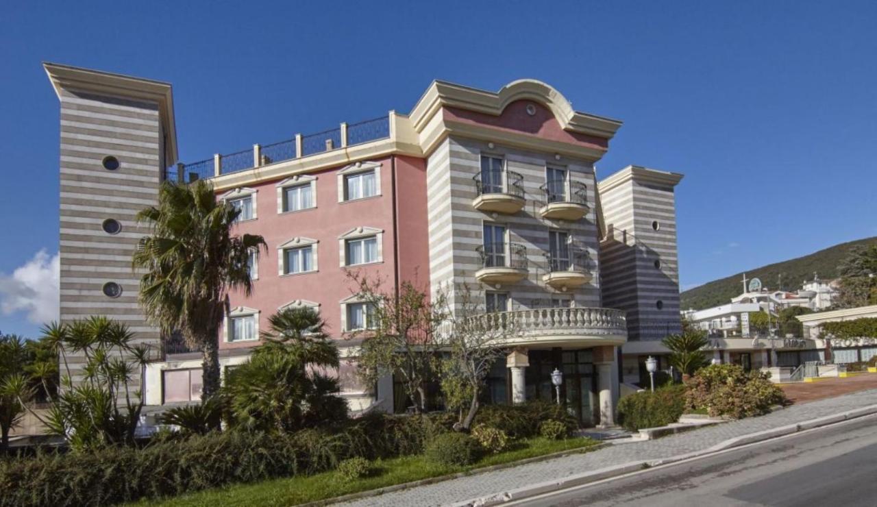 San Giovanni Rotondo Palace - Alihotels Bagian luar foto