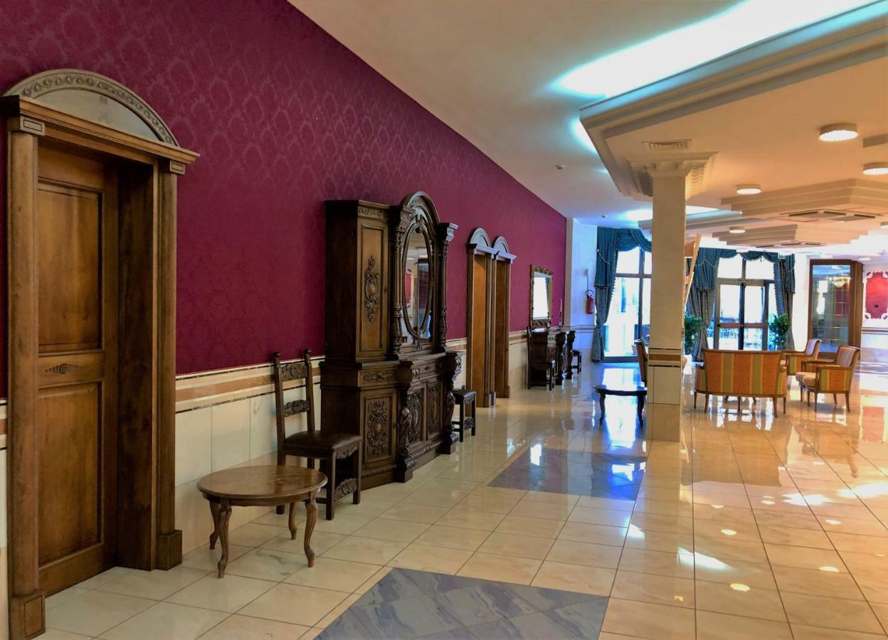 San Giovanni Rotondo Palace - Alihotels Bagian luar foto